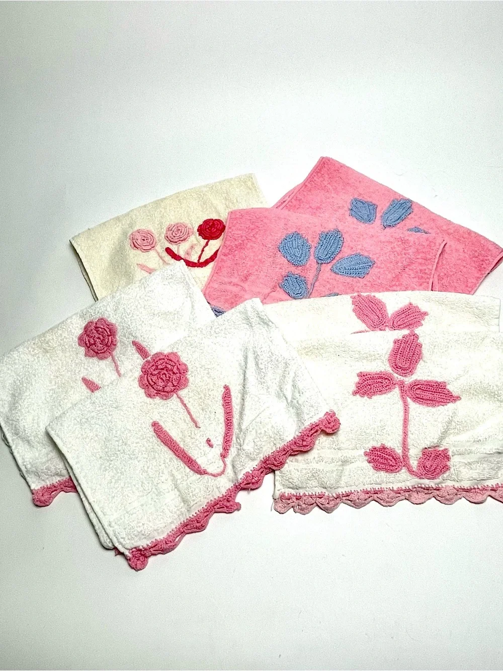 Vintage 1960s 1970s Crochet Floral Appliqué Fingertip Guest Hand Towels Lot 7